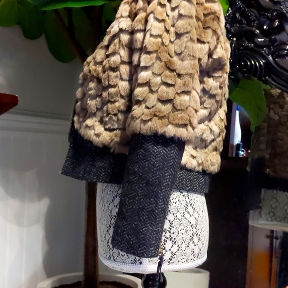 Juicy Couture Crop Jacket - Picture 3 of 7